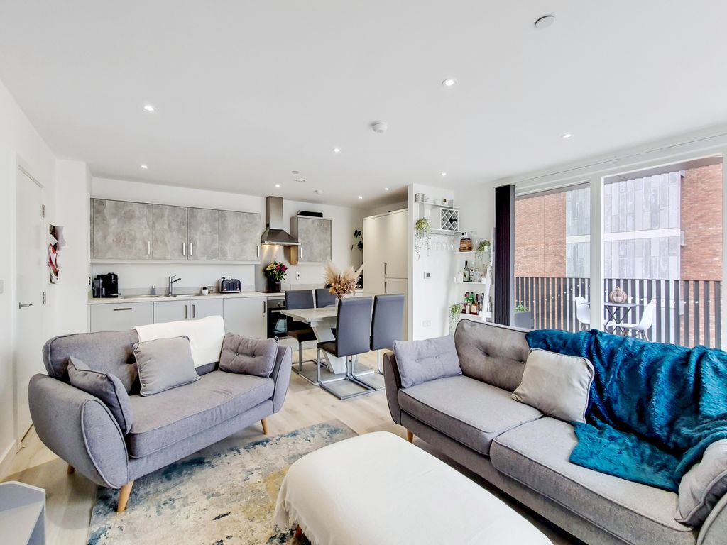 3 bed flat to rent in Alderton Court, Regal Walk, Bexleyheath DA6, £2,000 pcm