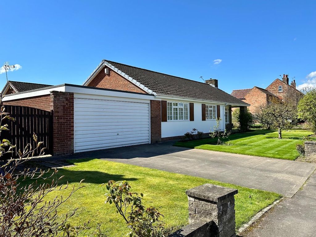 3 bed detached bungalow for sale in The Village, Earswick, York YO32, £375,000
