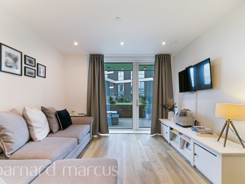 1 bed flat for sale in Bridges Court Road, London SW11, £500,000