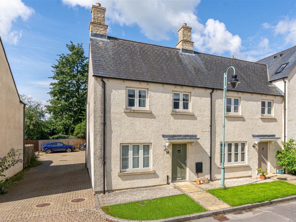 4 bed end terrace house for sale in Hardie Close, Tetbury GL8, £395,000