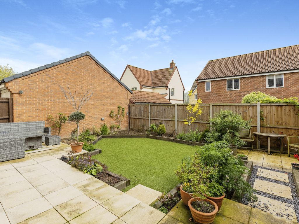 4 bed detached house for sale in London Road, Attleborough NR17, £345,000
