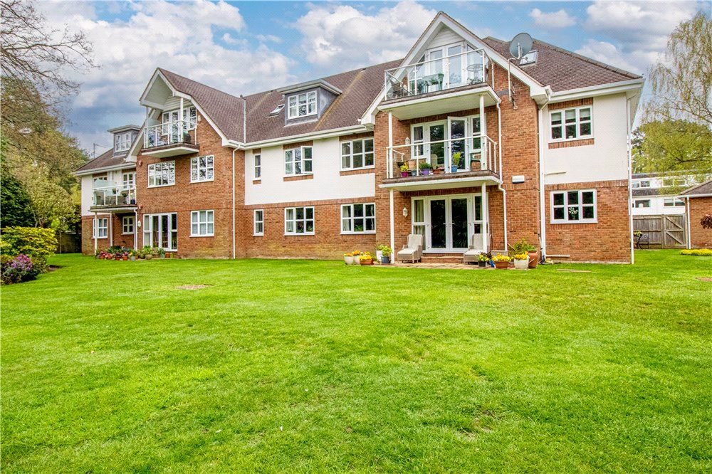 3 bed flat for sale in Ferndown, Dorset BH22, £425,000