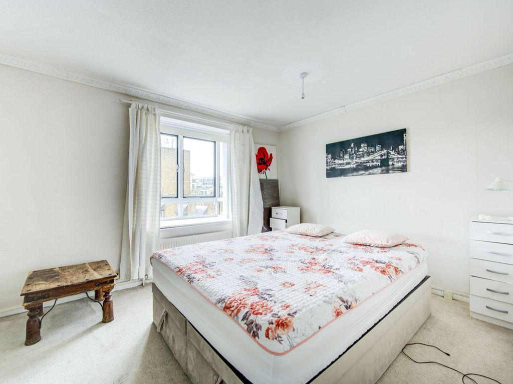 2 bed flat for sale in Chesterton Square, Kensington, London W8, £650,000