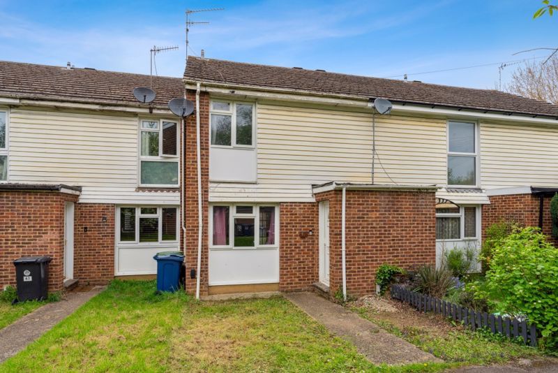 3 bed terraced house for sale in The Croft, Marlow SL7, £375,000
