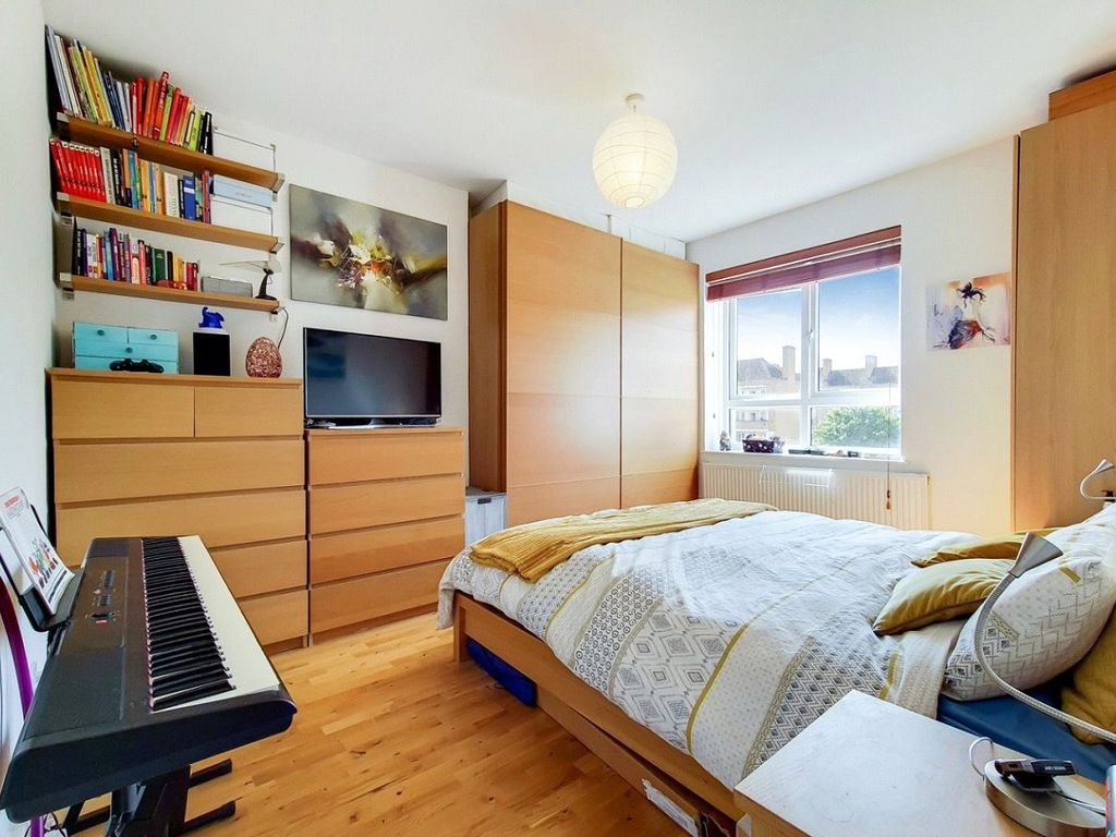2 bed flat for sale in Buckhurst, Dalmeny Avenue, London N7, £450,000