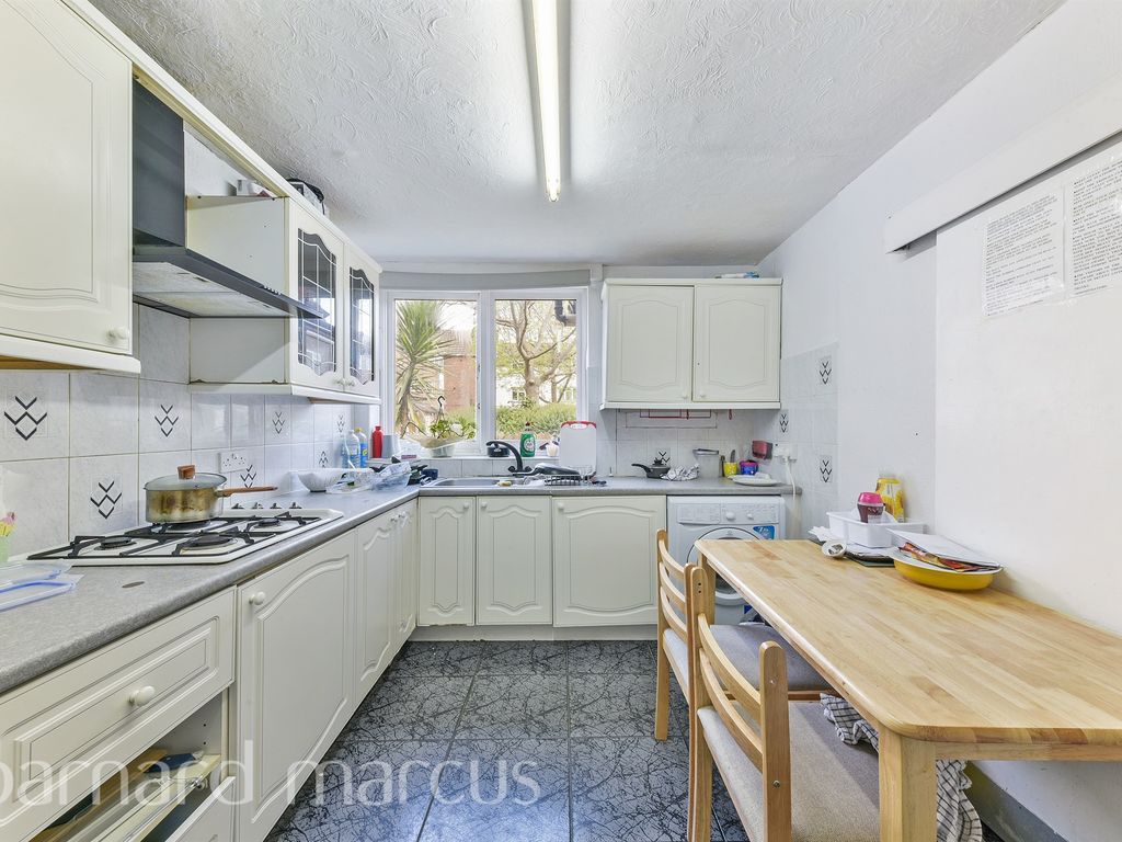 4 bed end terrace house for sale in Wolftencroft Close, London SW11, £625,000