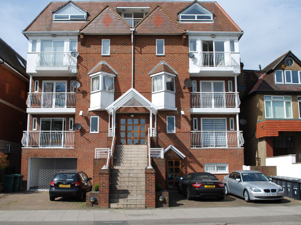 3 bed flat for sale in Flat, Highview House, Queens Road, London NW4, £1,175,000