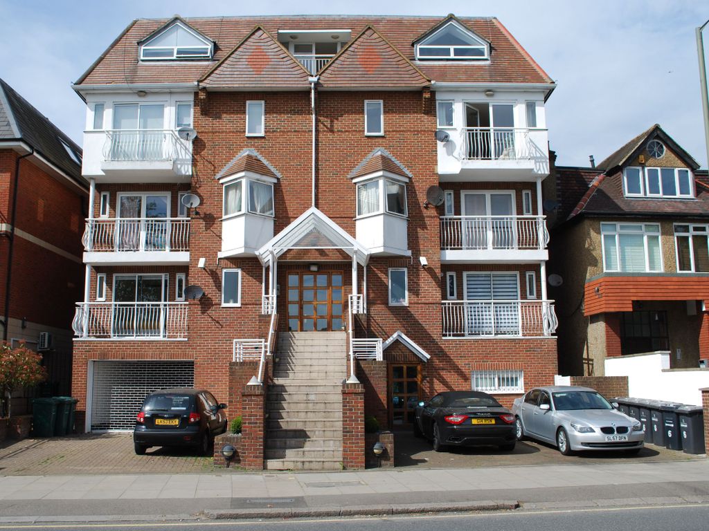 3 bed flat for sale in Flat, Highview House, Queens Road, London NW4, £725,000