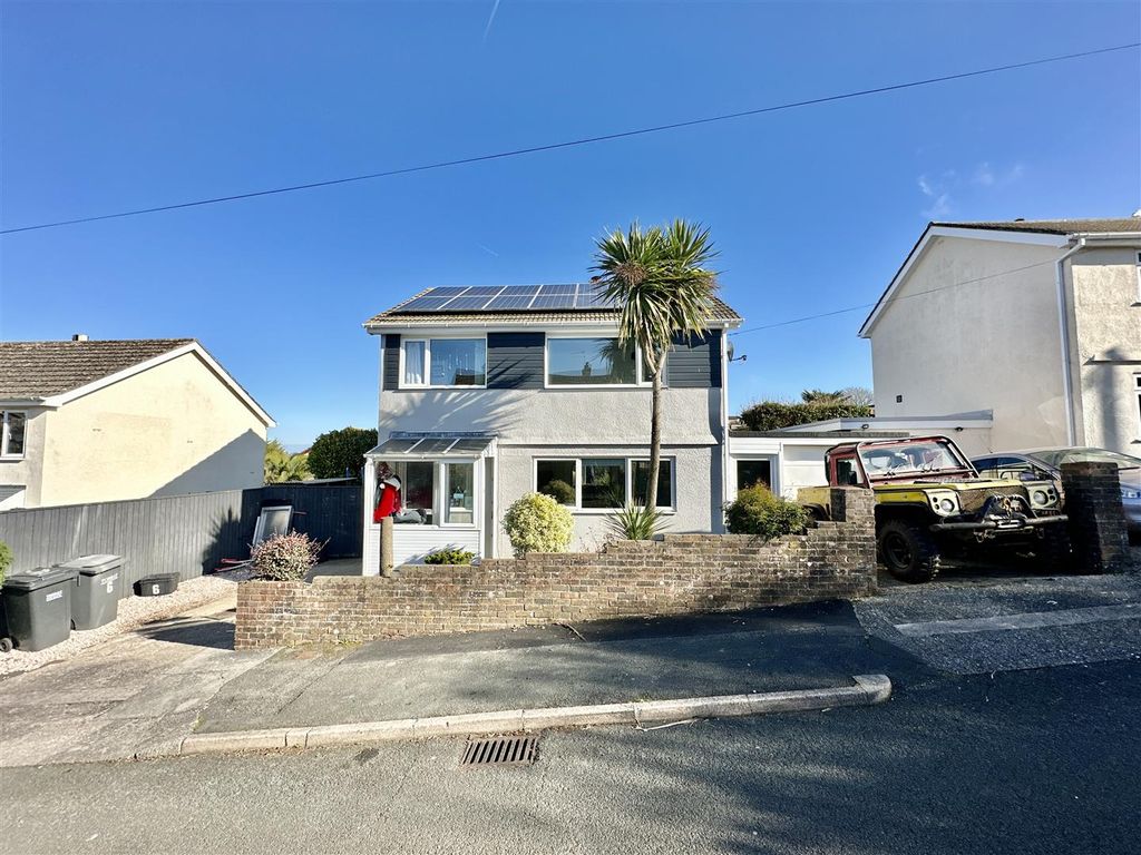 4 bed detached house for sale in Quentin Avenue, Brixham TQ5, £350,000