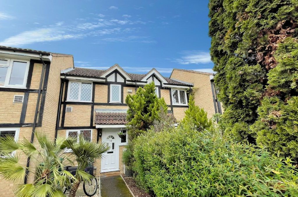 2 bed terraced house for sale in Primrose Close, Hackbridge, Surrey SM6, £365,000