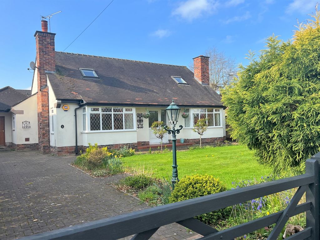 4 bed detached bungalow for sale in Cumber Lane, Wilmslow SK9, £575,000