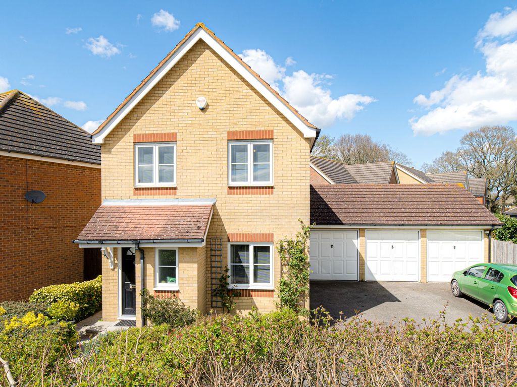 3 bed detached house for sale in Merino Way, Kingsnorth TN23, £425,000