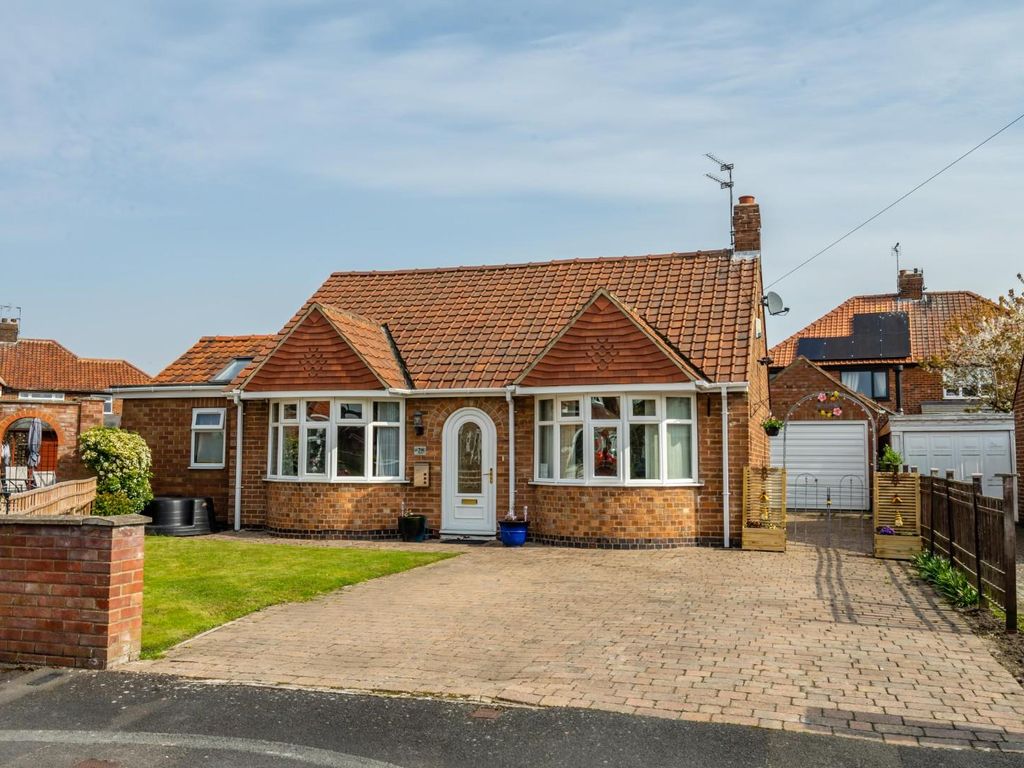 3 bed detached bungalow for sale in Sitwell Grove, Acomb, York YO26, £400,000