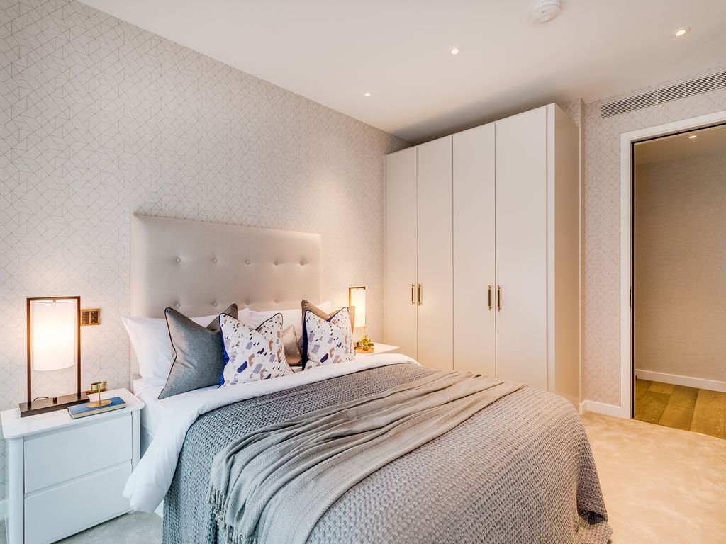 3 bed flat for sale in Thames City, Nine Elms SW8, £1,430,000