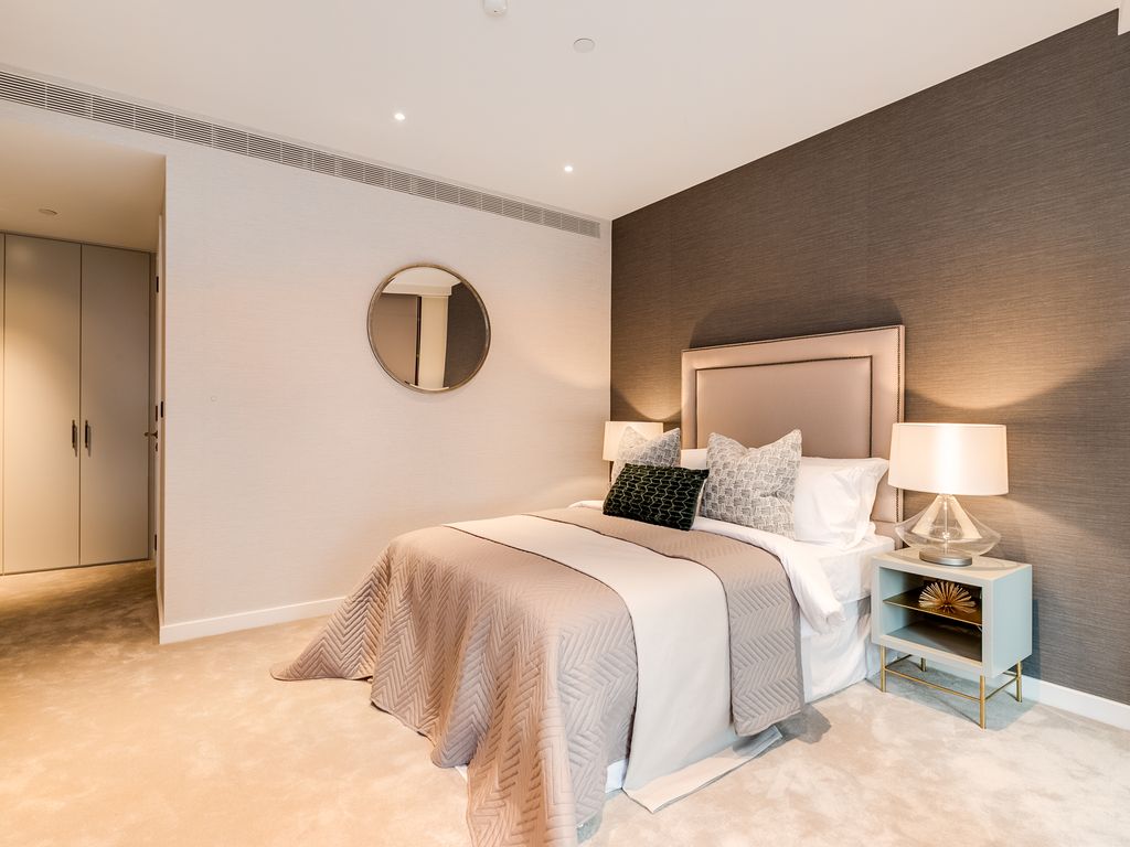 3 bed flat for sale in Thames City, Nine Elms SW8, £1,430,000
