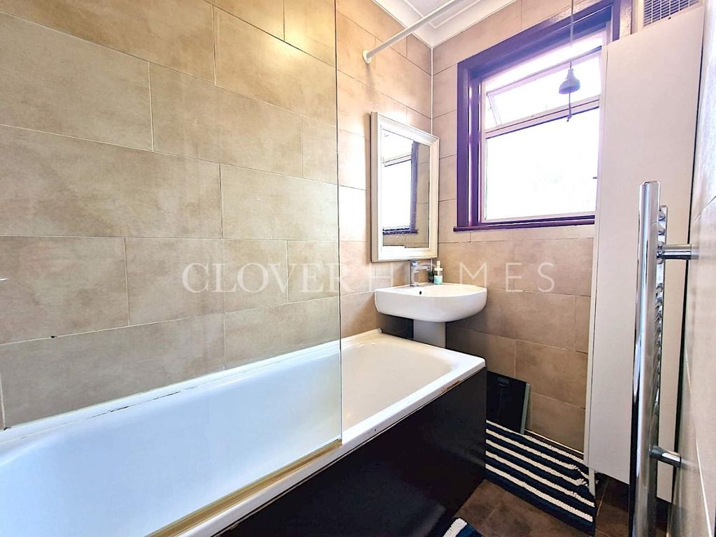3 bed property for sale in Aberdeen Road, London N18, £400,000