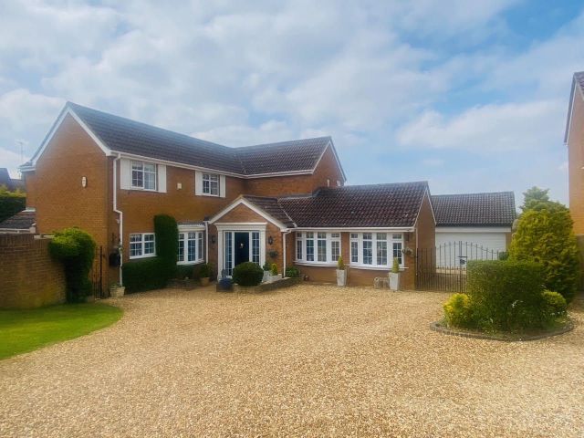 3 bed detached house for sale in Forest Glade, Hartwell, Northampton NN7, £695,000