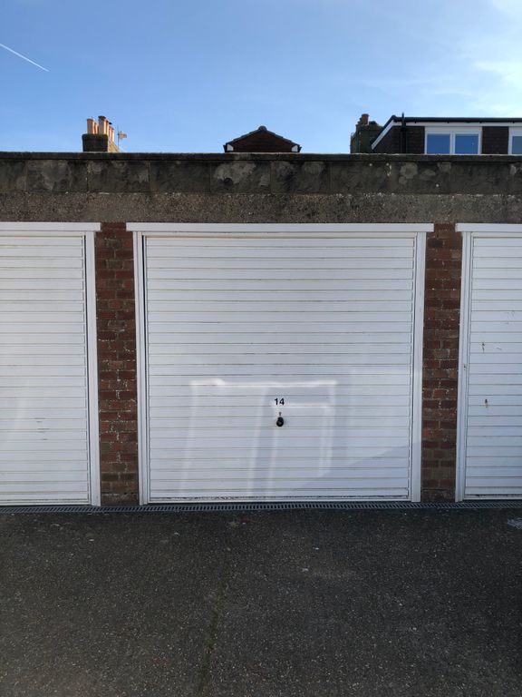 Parking/garage to let in Upper Hamilton Road, Brighton BN1, £3,000 pa