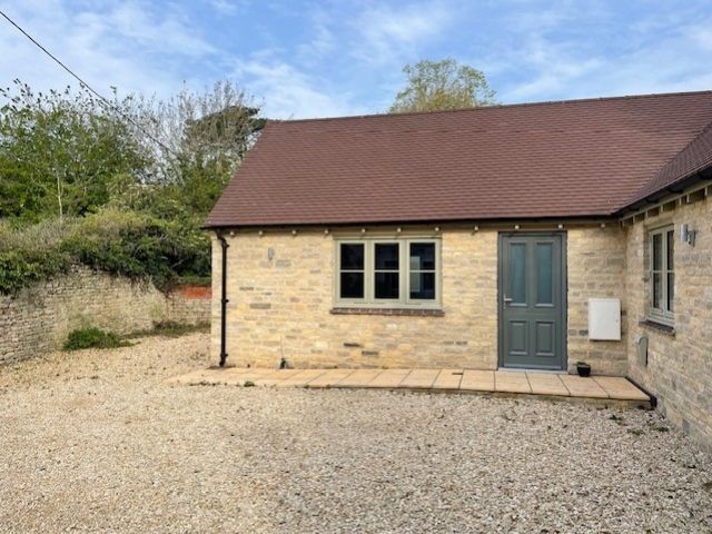 2 bed cottage to rent in High Street, Standlake, Witney OX29, £1,400 pcm