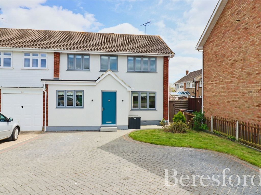 4 bed end terrace house for sale in Millfields, Writtle CM1, £500,000