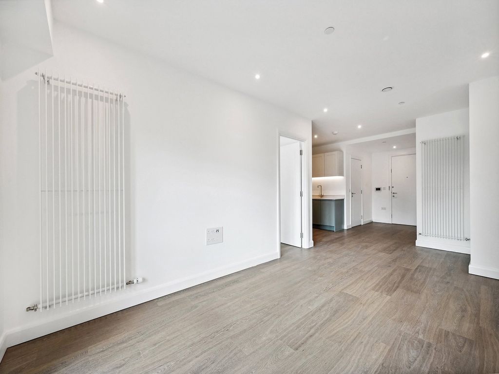 1 bed flat to rent in Royal Eden Docks, 12B Western Gateway E16, £1,842 pcm
