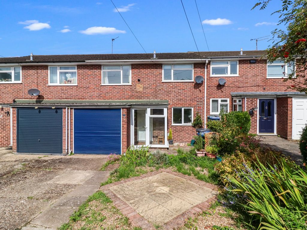 3 bed terraced house for sale in Royle Close, Chalfont St. Peter SL9, £500,000