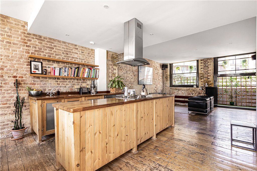 2 bed flat for sale in Dingley Place, London EC1V, £850,000