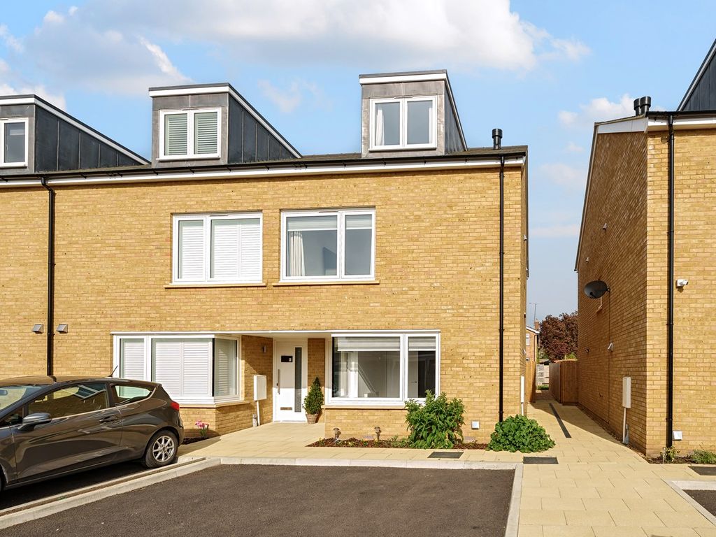 4 bed end terrace house for sale in Sharp Place, Flitwick MK45, £390,000