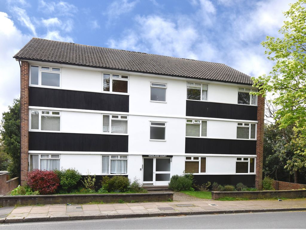 2 bed flat for sale in Highland Road, Bromley BR1, £340,000
