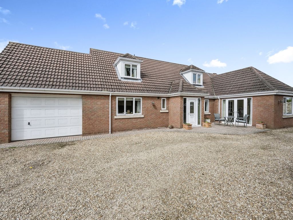 3 bed detached house for sale in Main Street, Auckley, Doncaster DN9, £450,000