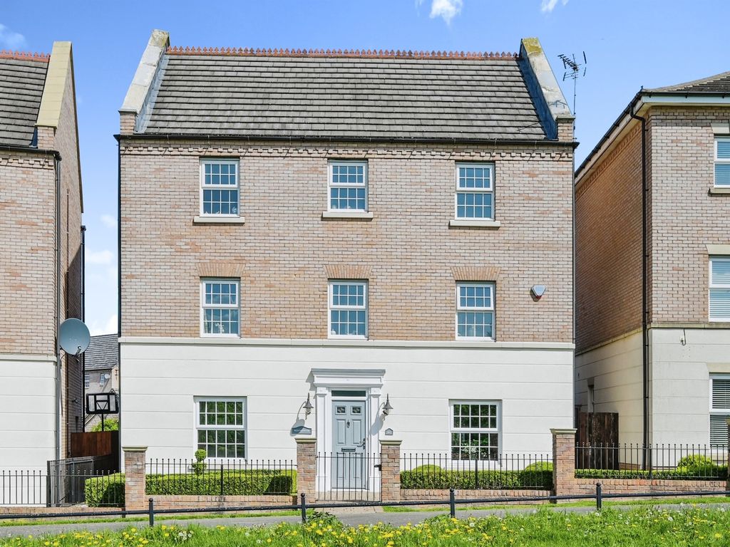 6 bed detached house for sale in Montague Way, Chellaston, Derby DE73, £500,000