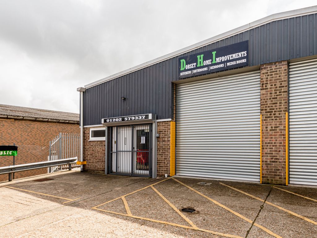 Warehouse to let in Unit 17 West Howe Industrial Estate, Bournemouth BH11, £16,500 pa