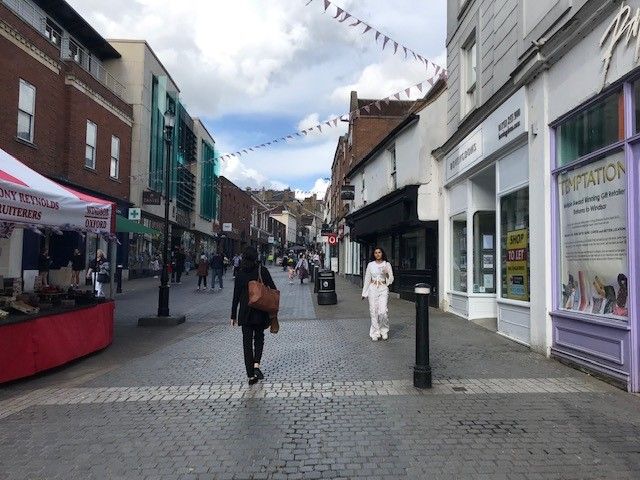 Retail premises to let in Peascod Street, Windsor SL4, £75,000 pa