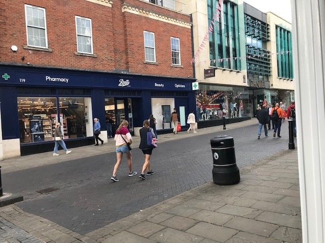 Retail premises to let in Peascod Street, Windsor SL4, £75,000 pa