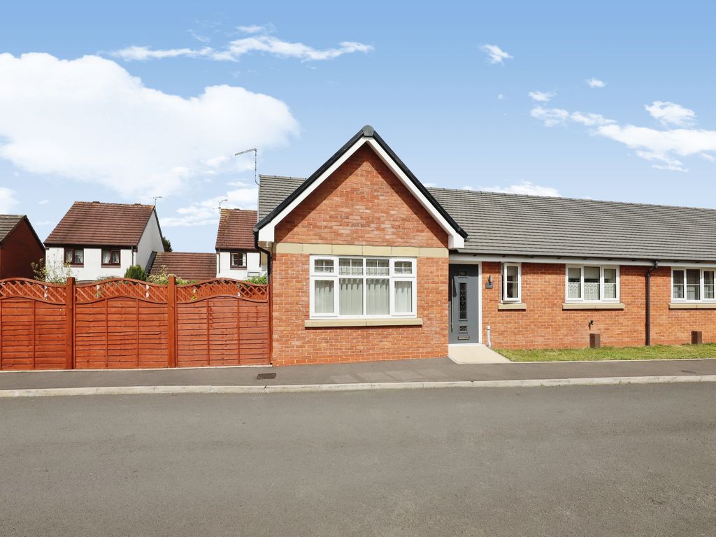 2 bed bungalow for sale in Amina Gardens, Bradmore, Wolverhampton, West Midlands WV3, £260,000