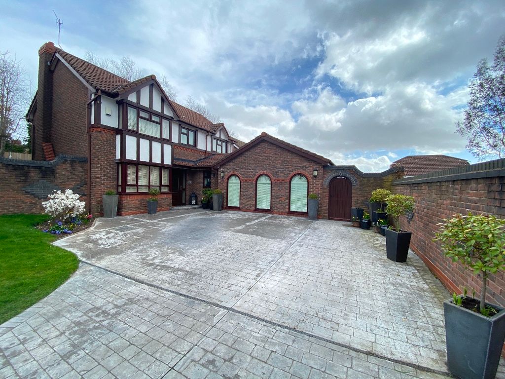 4 bed detached house for sale in Penhale Close, Liverpool L17, £575,000