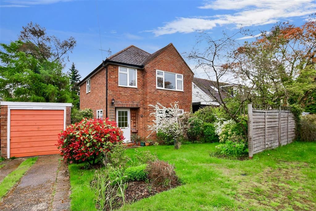 3 bed detached house for sale in Heathrow, Gomshall, Guildford, Surrey GU5, £625,000
