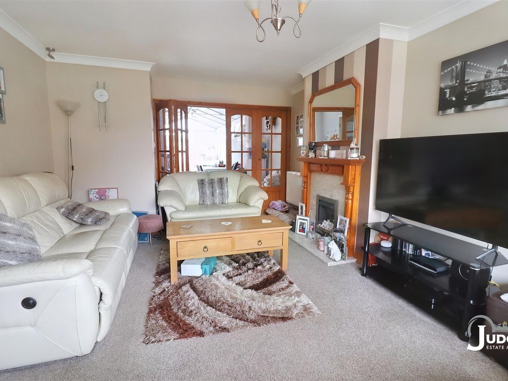 4 bed semi-detached house for sale in Ledwell Drive, Glenfield, Leicester LE3, £340,000