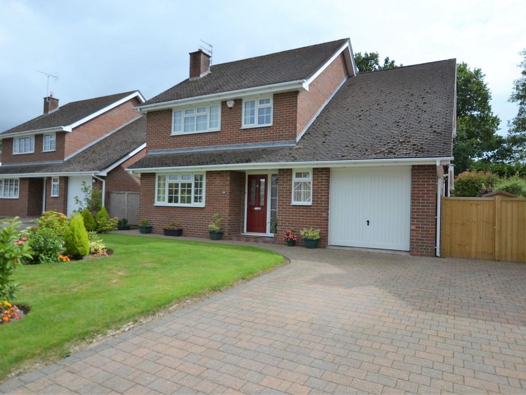4 bed detached house for sale in Jodrell Close, Holmes Chapel, Crewe CW4, £485,000