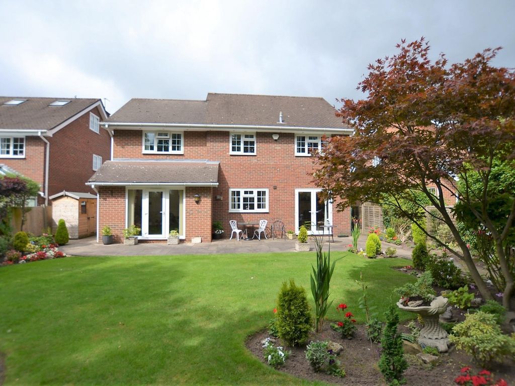 4 bed detached house for sale in Jodrell Close, Holmes Chapel, Crewe CW4, £485,000