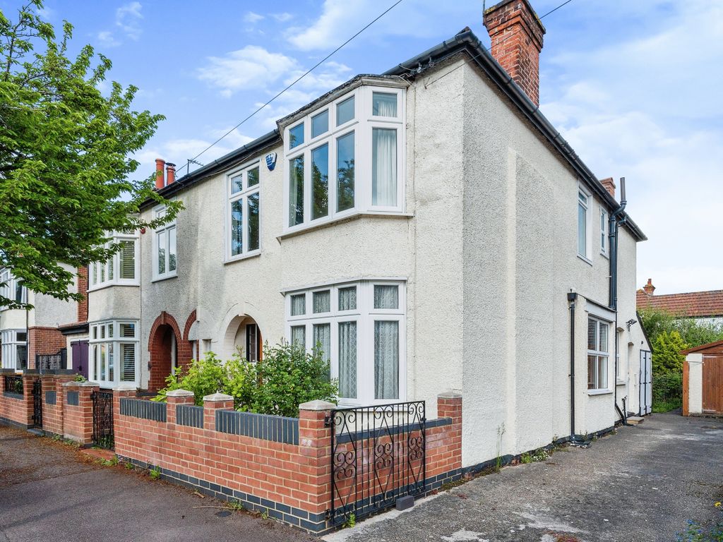 4 bed semi-detached house for sale in Tennyson Road, Bedford MK40, £500,000