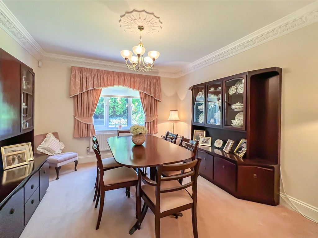 4 bed detached house for sale in Dumbleton Close, Southampton, Hampshire SO19, £695,000
