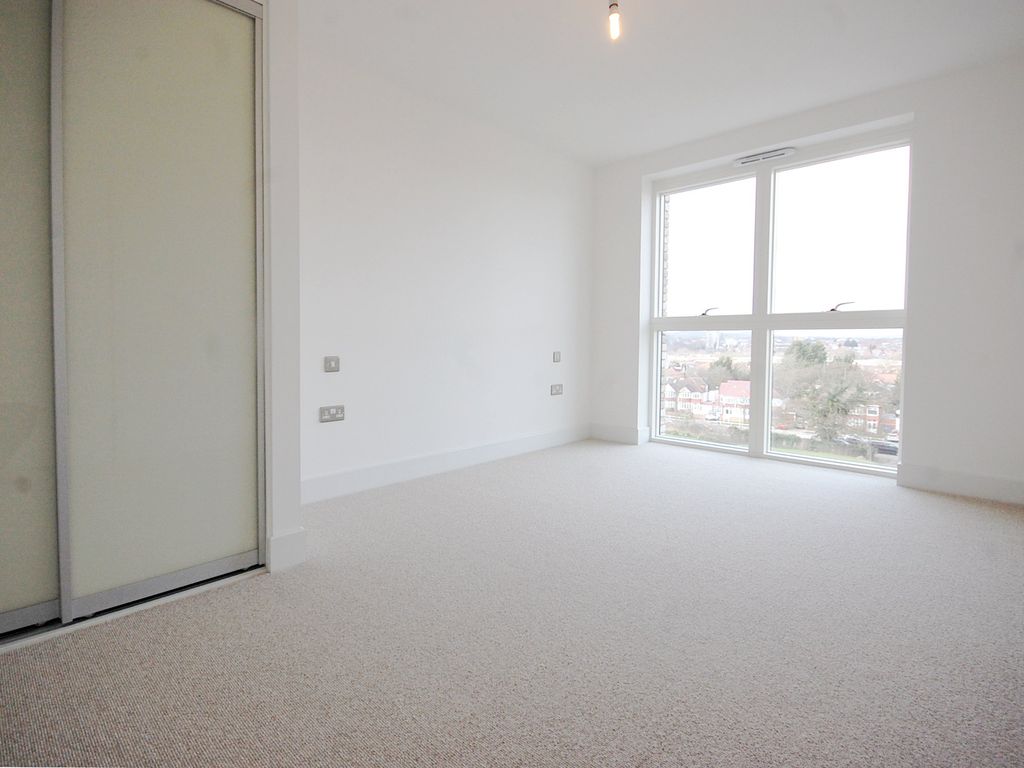 2 bed flat to rent in Bodiam Court, Royal Waterside, London NW10, £2,350 pcm