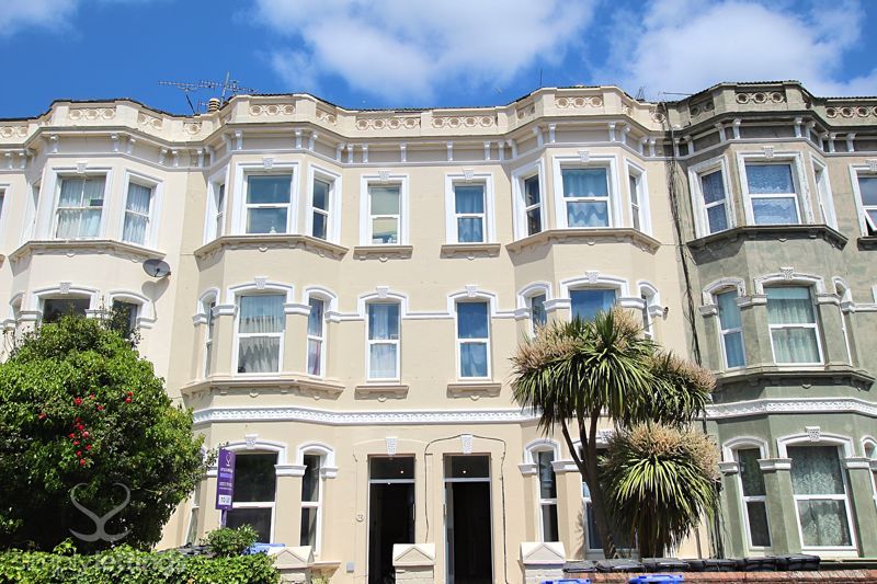 Studio to rent in Rowlands Road, Worthing BN11, £725 pcm