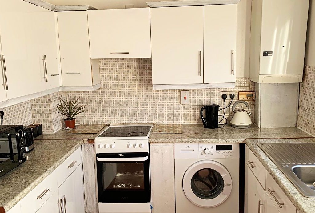 3 bed terraced house to rent in Abbey Grove, London SE2, £2,200 pcm