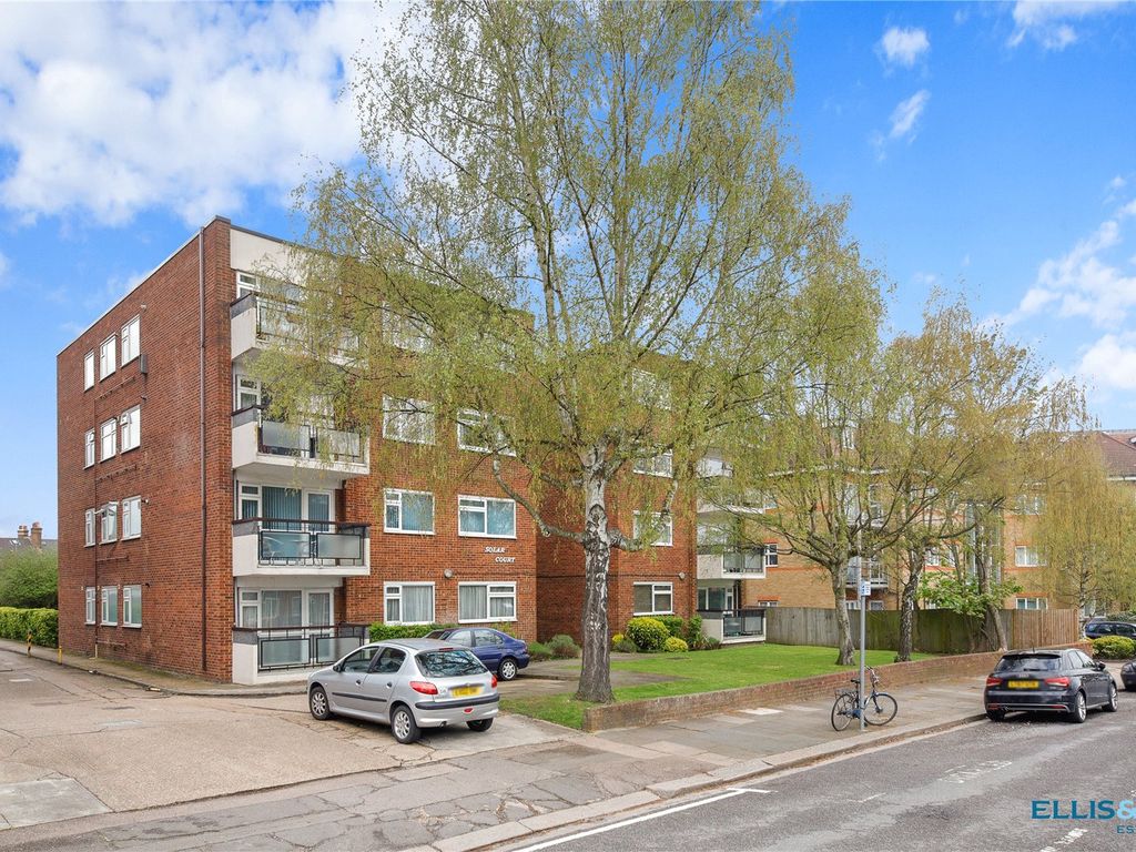 1 bed flat for sale in Etchingham Park Road, Finchley N3, £375,000