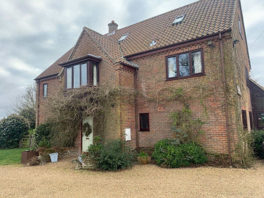 9 bed farmhouse for sale in Suffolk, Bradfield St George IP30, £760,000
