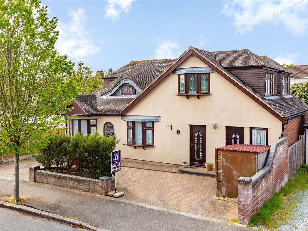 4 bed detached house for sale in Great Gardens Road, Hornchurch RM11, £650,000