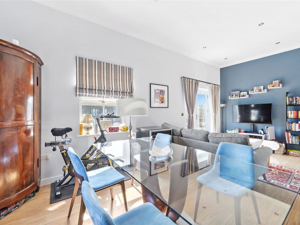 2 bed flat for sale in Northpoint Square, London NW1, £750,000