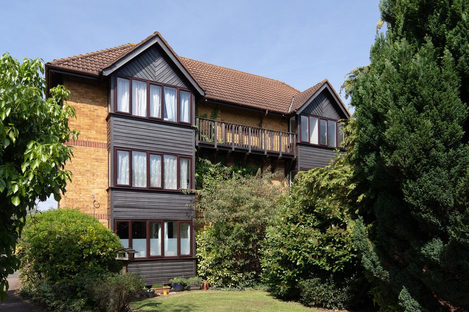 2 bed flat for sale in Linwood Close, Camberwell SE5, £425,000